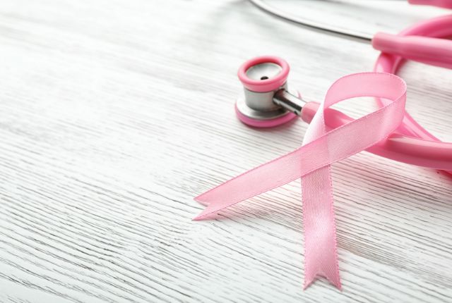 ピンクリボンと聴診器